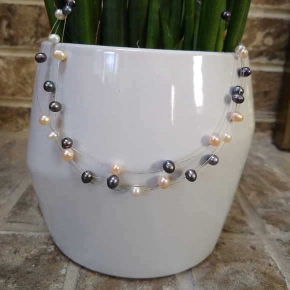 Jewelry - Floating Pearls Necklace